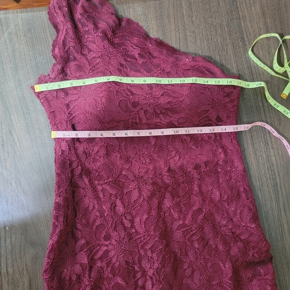 ✨Junior's size 12 one shoulder plum lace gown - Picture 7 of 16